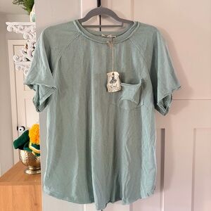 NWT Easel Light Weight Green T-Shirt with Pocket Small Oversized